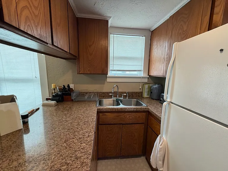 320 W Duffy St — Photo 6