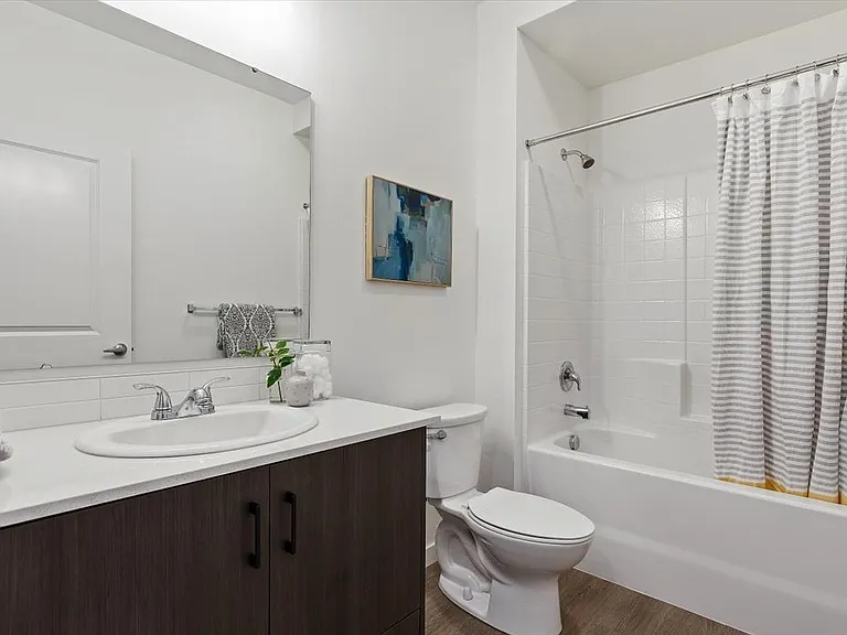 Hawk's Landing Apartments — Photo 125