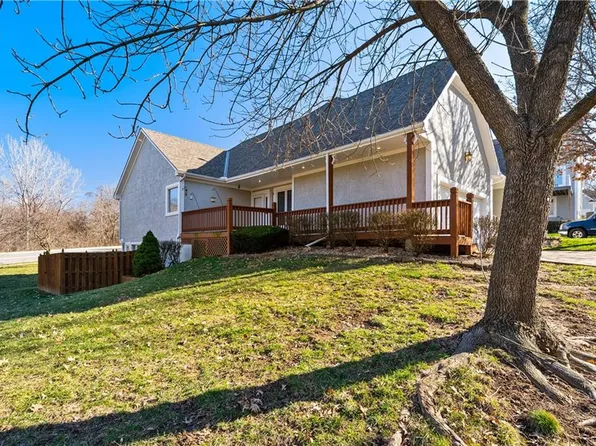 5803 Summit St, Shawnee, KS 66216