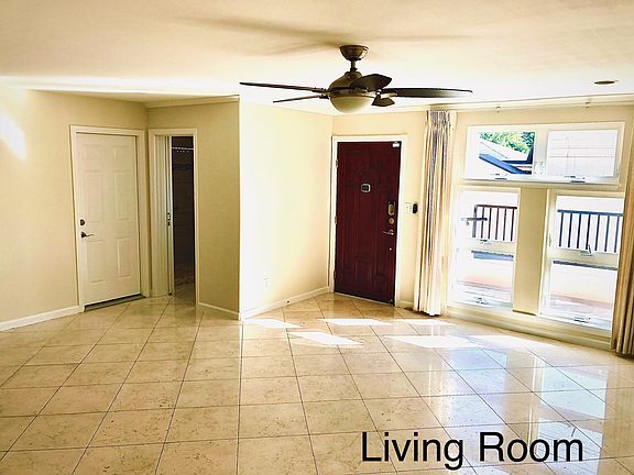Living Room - Mauka Bathroom is on the left.