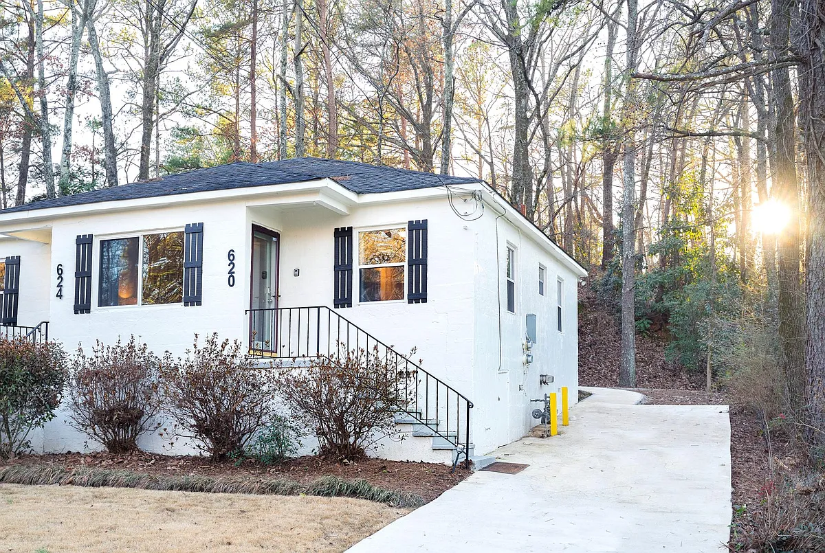 Entrance & Private Off Street Parking - 620 60th Pl S