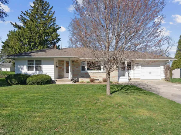 905 Blackhawk St, Reinbeck, IA 50669