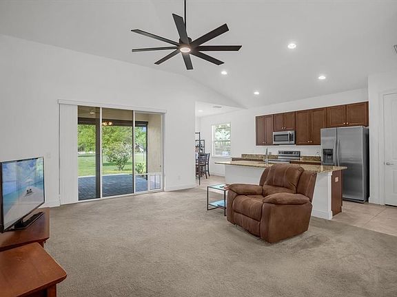 4th image of 699 S Dixie Dr