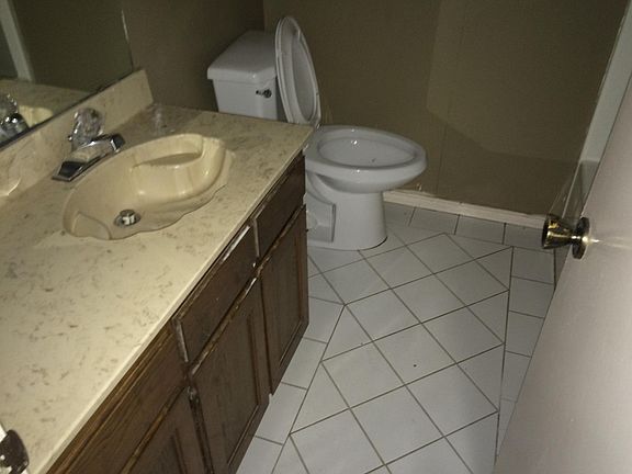 5th image of 1511 River Oaks Dr