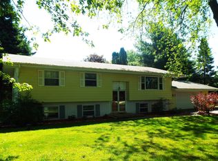 W292S3044 Ancestral Dr, Waukesha, WI 53188