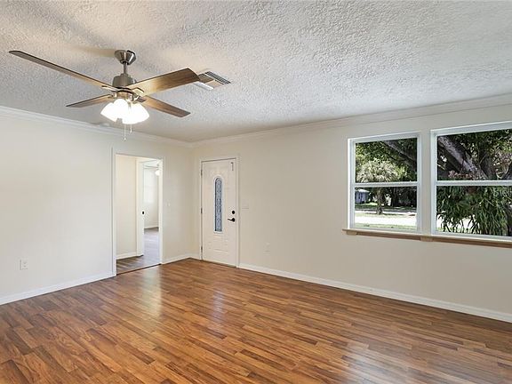 4th image of 807 33rd Street Ct W