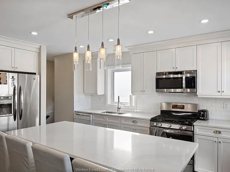 960 Janette Ave — Photo 9