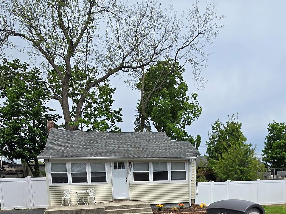 1st image of 101 Wyona Avenue