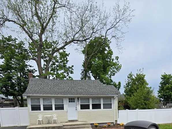 101 Wyona Avenue, Selden, NY 11784