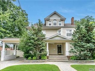 5 Elm Pl, Freeport, NY 11520