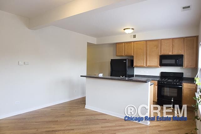 1st image of 1522 W Howard St #2