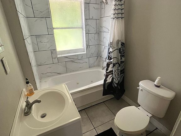 4th image of 203 S Avenue B #A