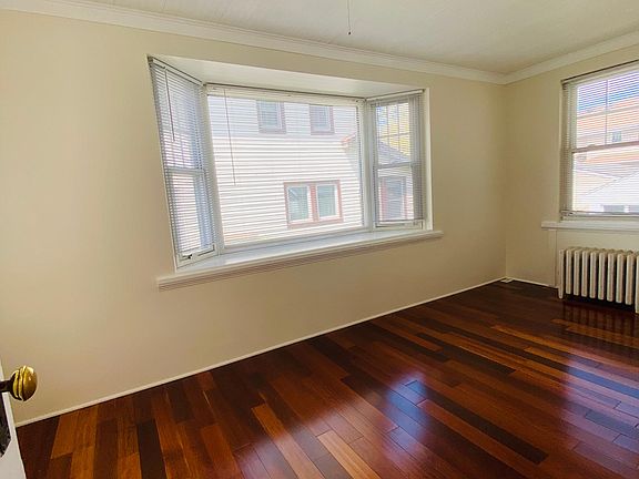5th image of 329 Elm Pl