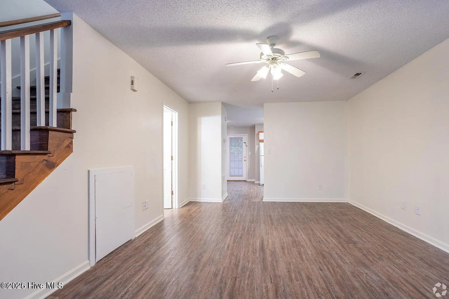 2 bed, 2.5 bath, 1240 sqft, $1,095 — Photo 2