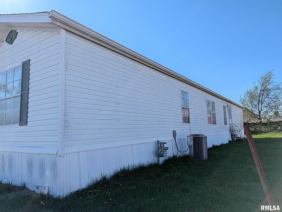 3rd image of 323 Acorn Dr