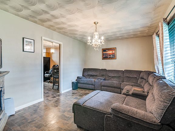 3rd image of 2618 Eastbrook Dr