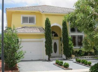 8762 NW 141st Ter, Miami Lakes, FL 33018