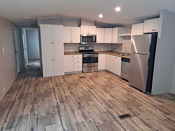 4th image of 1010 E Crest Dr #13CC