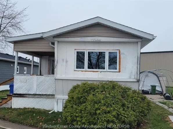 22 Robin Cres, Lakeshore, ON N8N 2R9