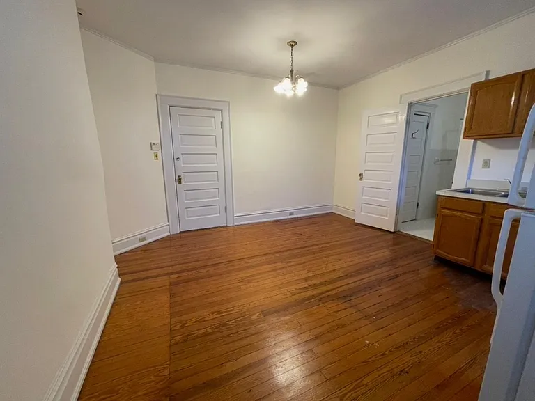 501 E Kingston Ave #E — Photo 8