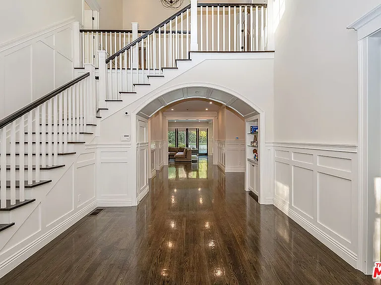 10161 Valley Spring Ln — Photo 8