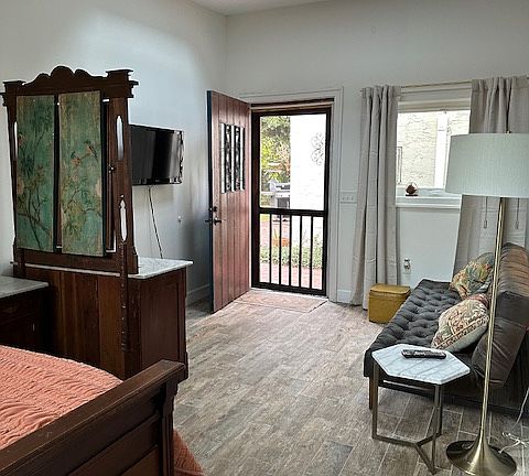 Living / bedroom, pic 1