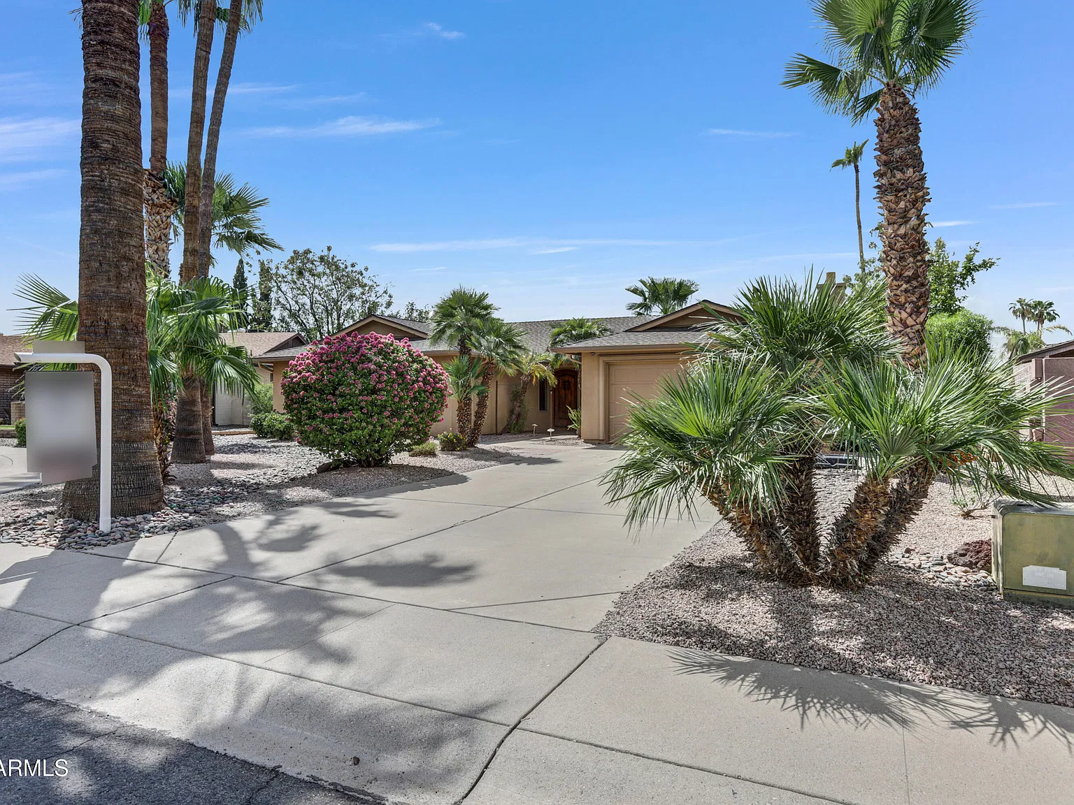 4 bed, 2.0 bath, 2190 sqft, $4,000 — Photo 4