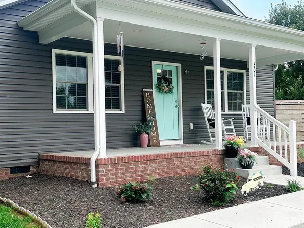 307 15th St, Grottoes, VA 24441