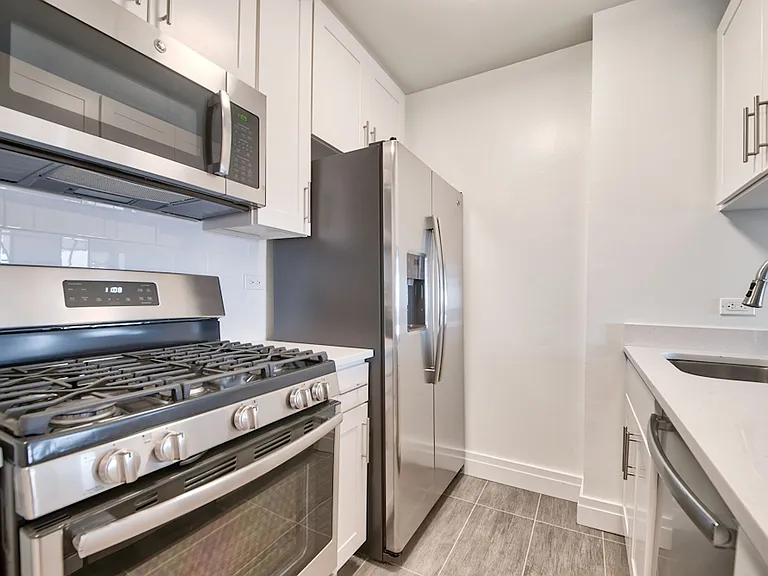 225 E 95th St #C25E — Photo 4