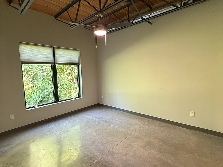 230 Leverette Ln — Photo 5
