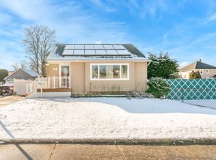 265 S 4th St, Lindenhurst, NY 11757