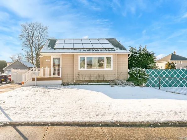 265 S 4th Street, Lindenhurst, NY 11757