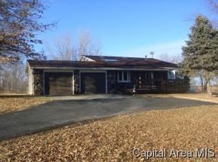 10861 Mechanicsburg Blacktop, Dawson, IL 62520