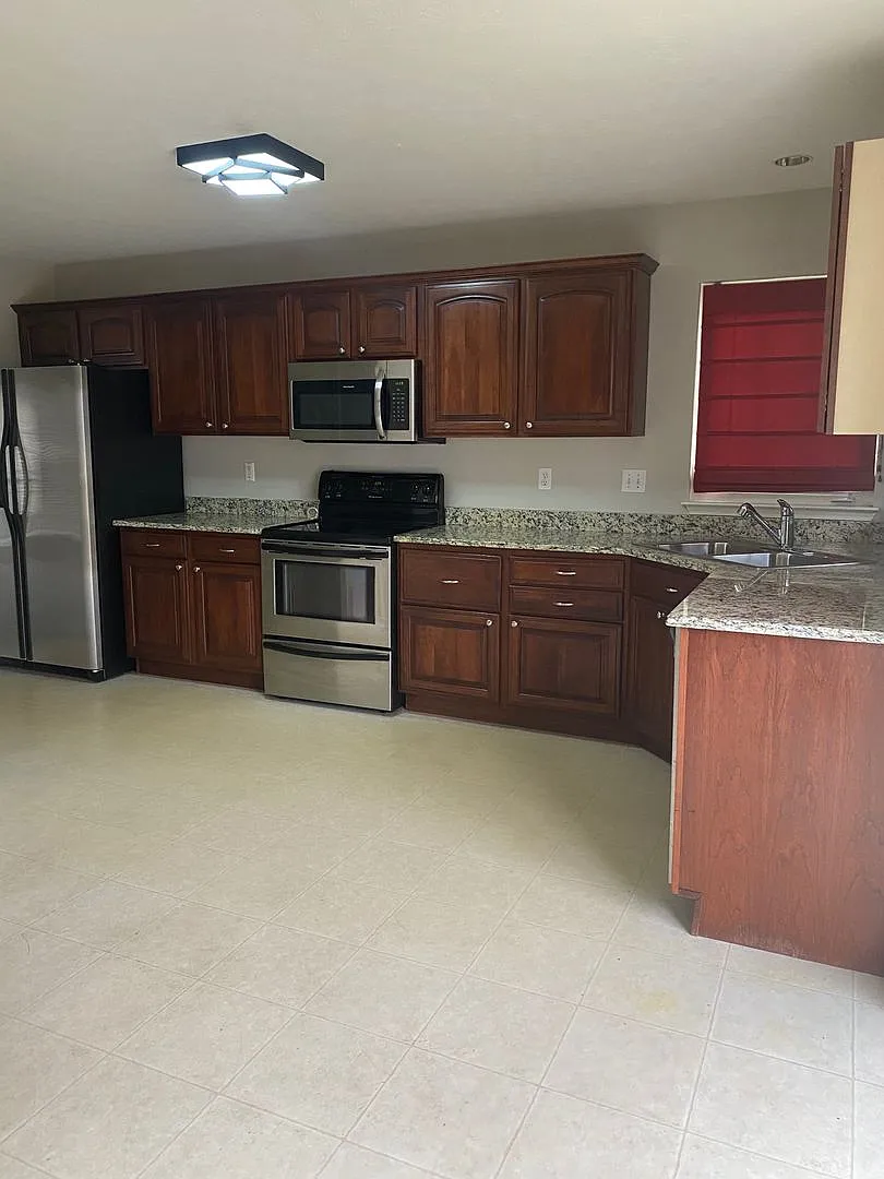 Mars (Adams Ridge) 3 Bedroom, 2.5 Bath Townhome - End-Unit — Photo 3