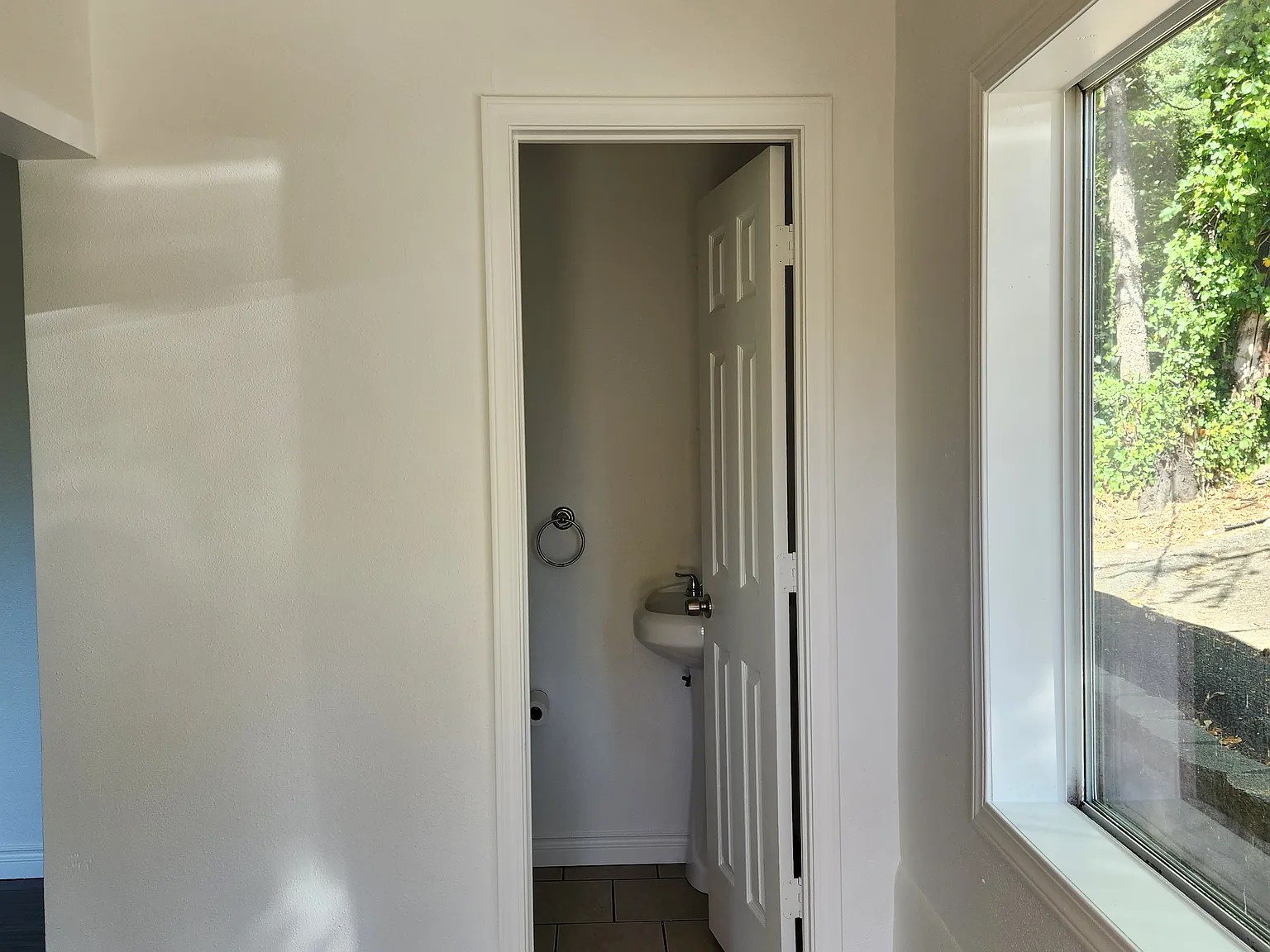 1519 NE Arcadia Dr — Photo 1