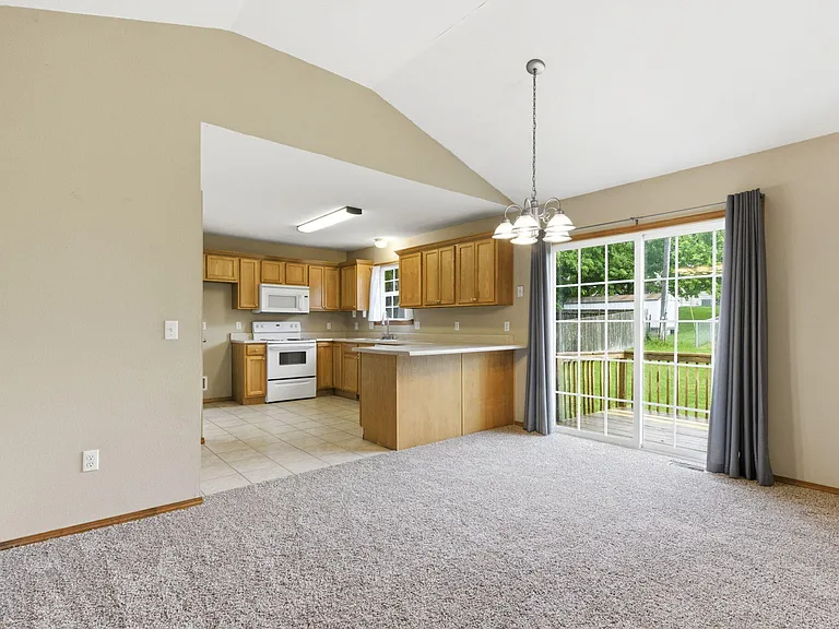 1215 S 14th Ave — Photo 10