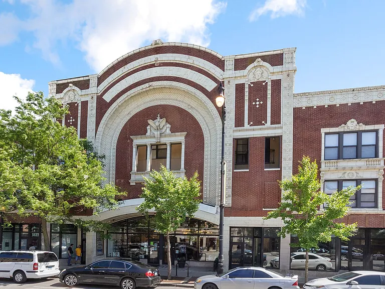1625 W Howard St — Photo 2