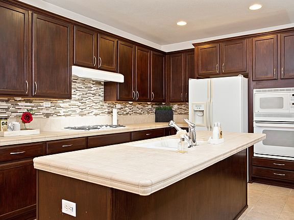 3rd image of 1063 Thornhill Ln