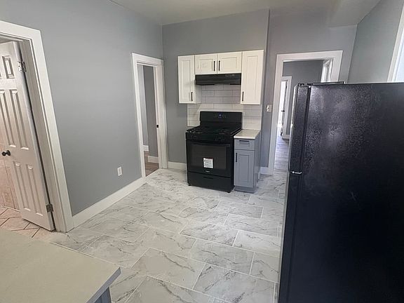 2nd image of 845 Garden St Floor 2