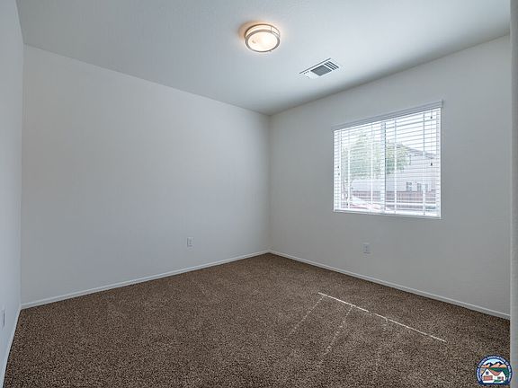 4th image of 135 Garett St