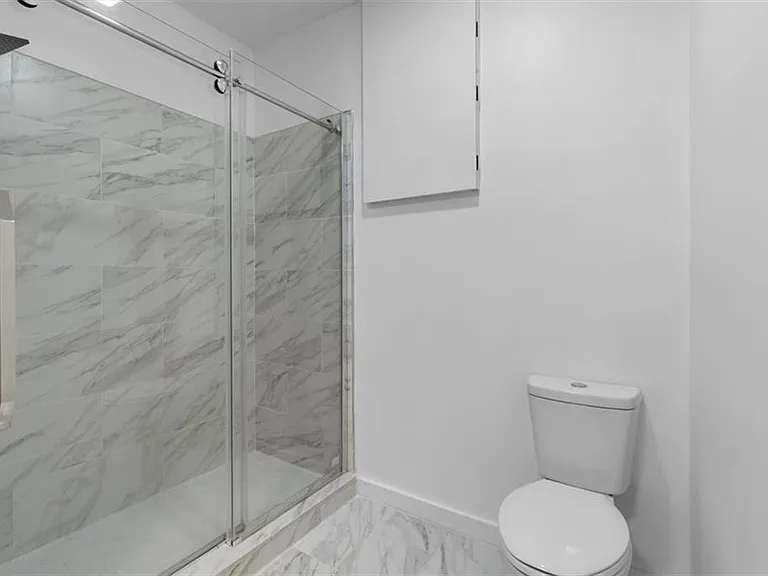 350 Wembley Cir — Photo 26
