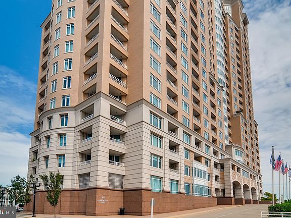 4th image of 100 Harborview Dr Unit 1502