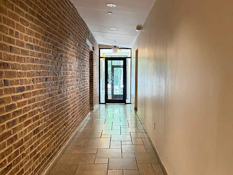 250 Manhattan Ave #1A — Photo 15