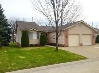 24342 Juliet Dr, Center Line, MI 48015