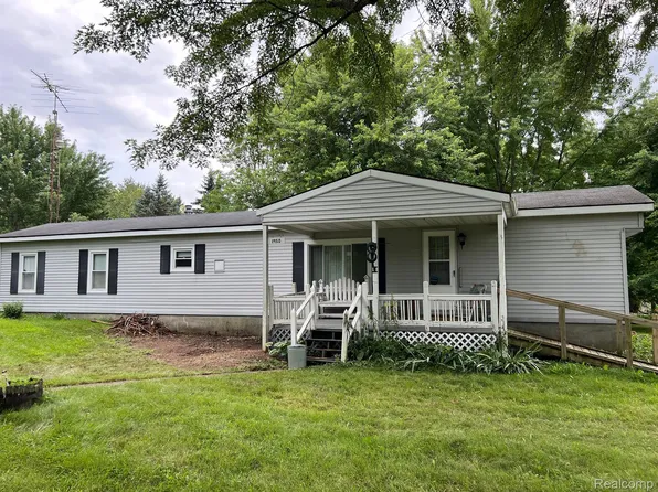 1950 Haverhill Dr, Lapeer, MI 48446