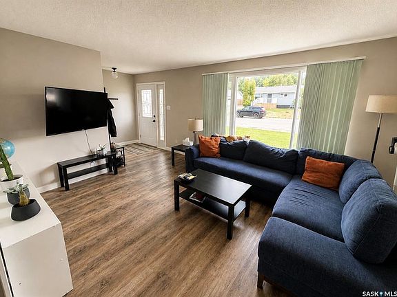 5th image of 325 Aspen DRIVE