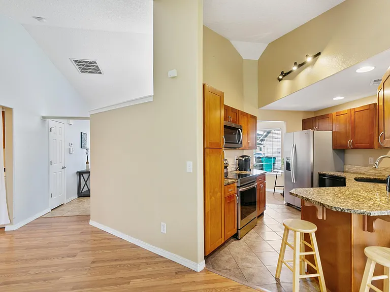 1207 NE 166th Ave — Photo 12
