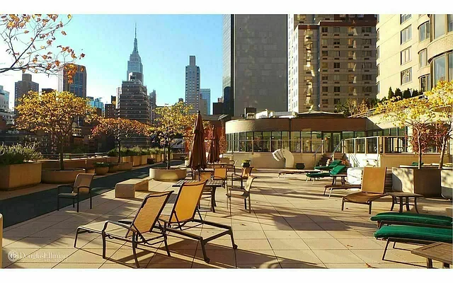 Rented by R New York | media 33