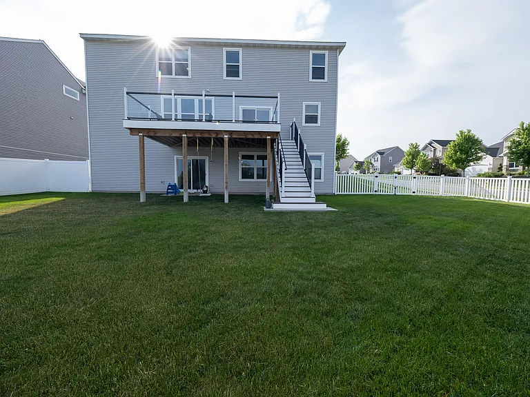 5595 Queensland Ln N — Photo 39