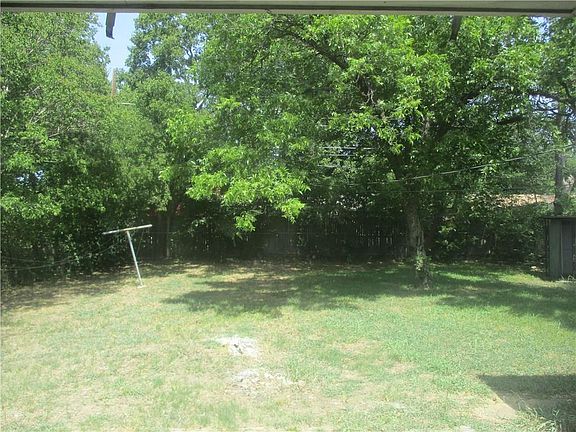 3rd image of 1605 Proctor Dr